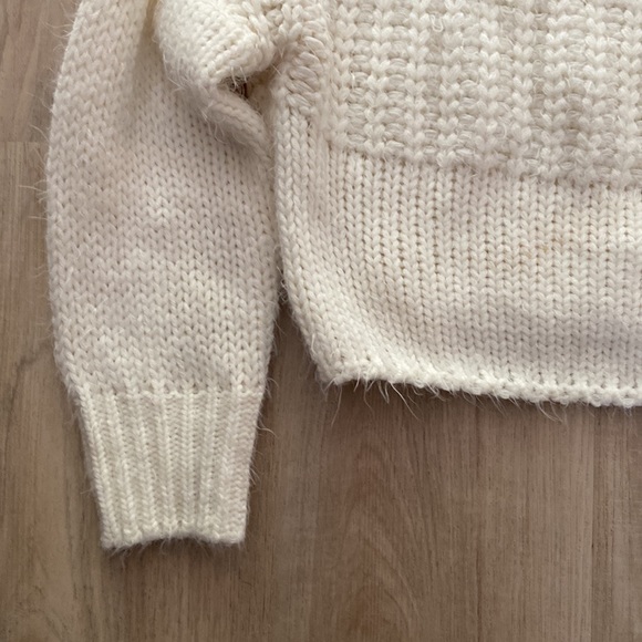 Casting LA scoop neck cable knit - Picture 2 of 3